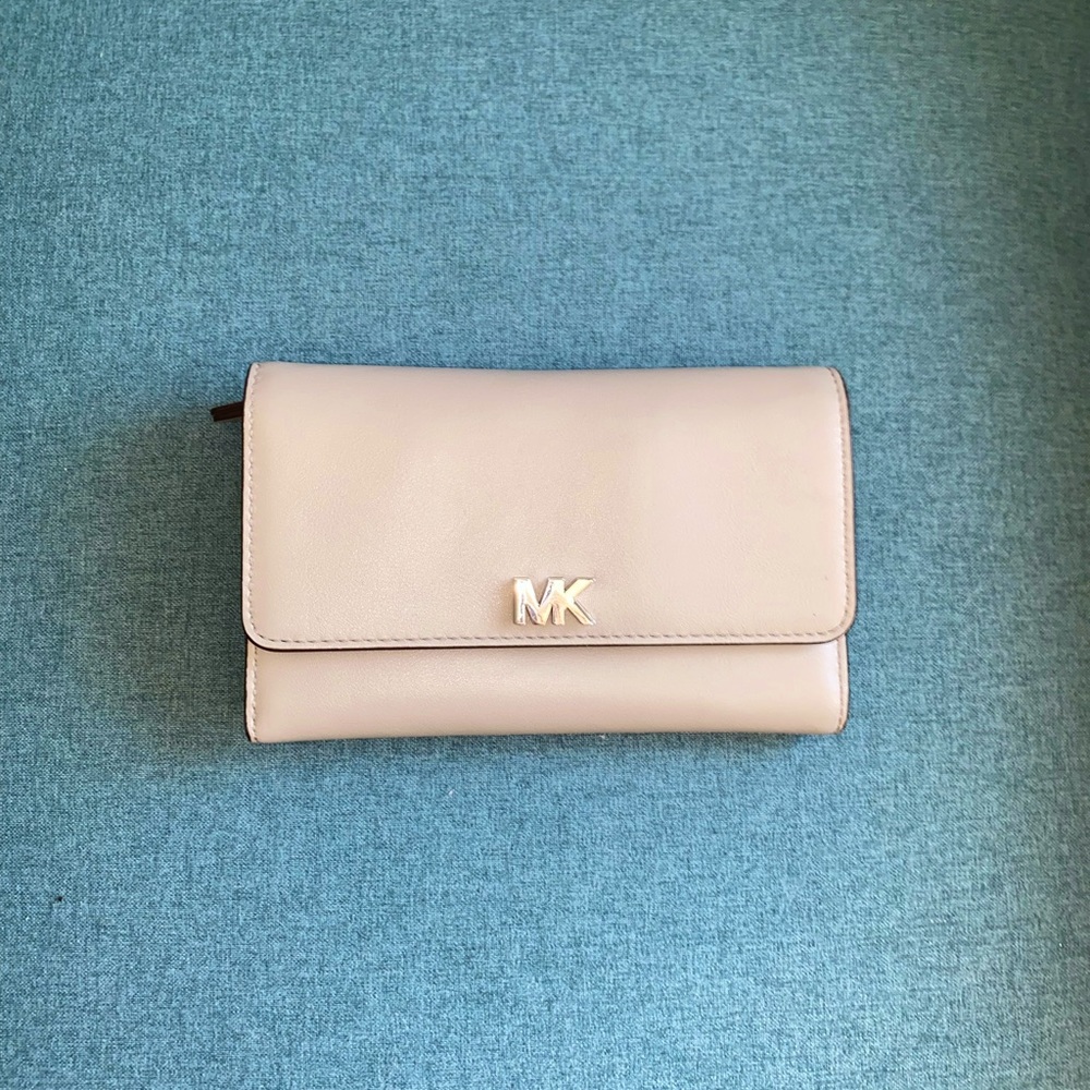 Michael Kors Snap Wallet & Phone Holder